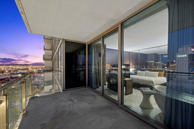 4381 FLAMINGO Road 21302, Las Vegas, NV 89103