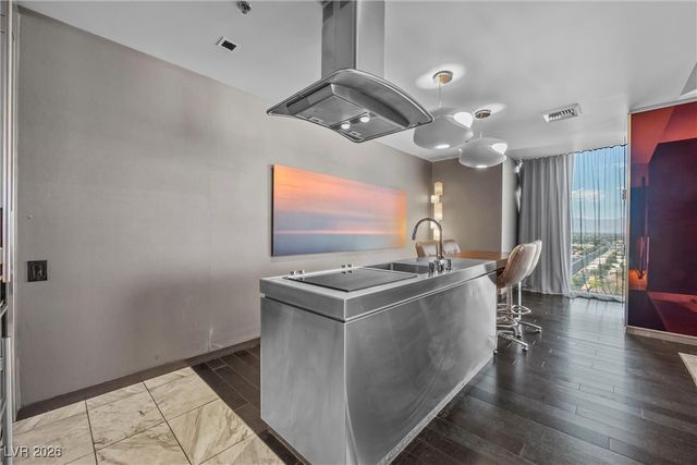 4381 FLAMINGO Road 21302, Las Vegas, NV 89103