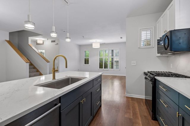 2566 Ellis Avenue 104, Saint Paul, MN 55114