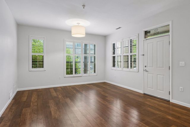 2566 Ellis Avenue 104, Saint Paul, MN 55114