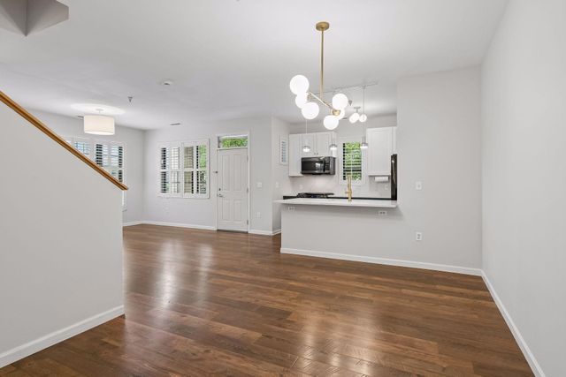 2566 Ellis Avenue 104, Saint Paul, MN 55114
