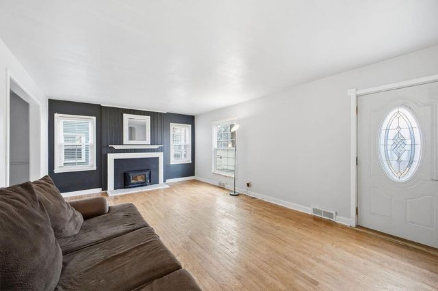 1805 6th Avenue, St Joseph, MO 64505