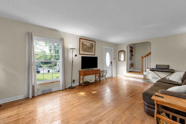 1805 6th Avenue, St Joseph, MO 64505