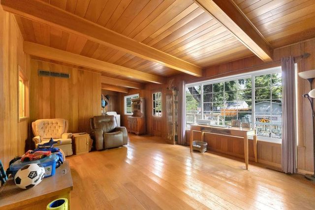 1805 6th Avenue, St Joseph, MO 64505