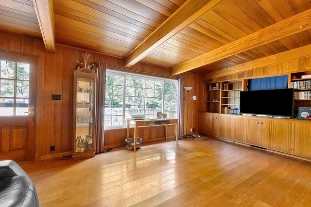 1805 6th Avenue, St Joseph, MO 64505