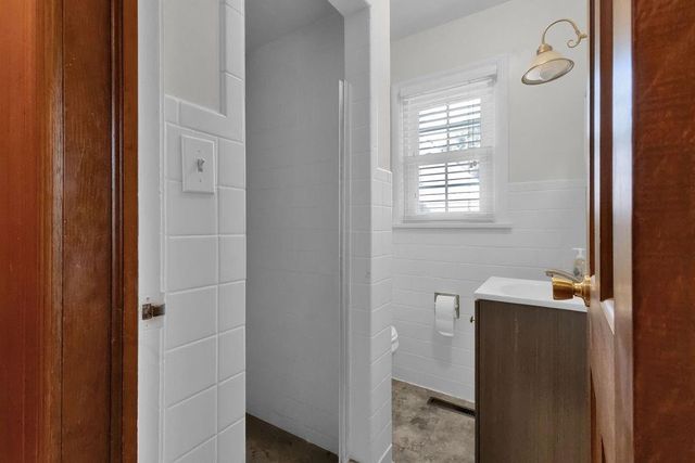 1805 6th Avenue, St Joseph, MO 64505