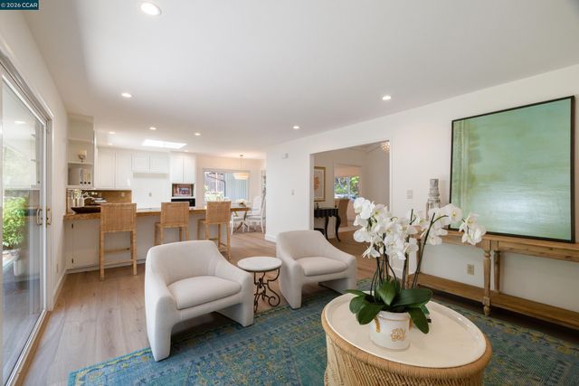 59 Lynwood Pl, Moraga, CA 94556