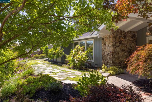 59 Lynwood Pl, Moraga, CA 94556