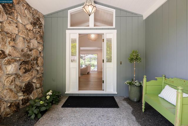 59 Lynwood Pl, Moraga, CA 94556