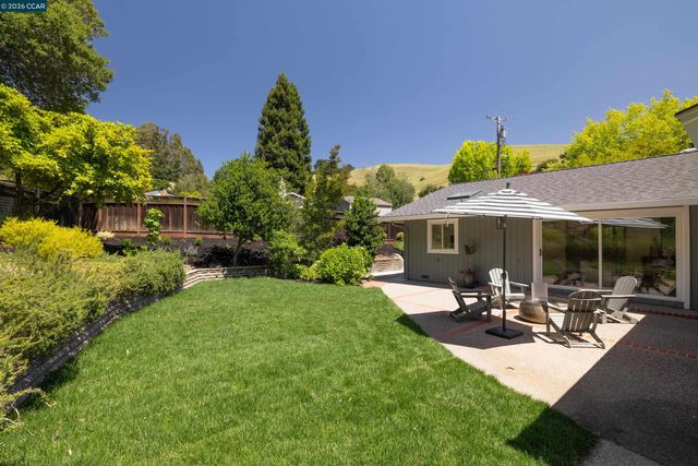 59 Lynwood Pl, Moraga, CA 94556