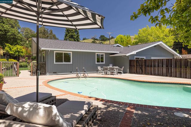 59 Lynwood Pl, Moraga, CA 94556