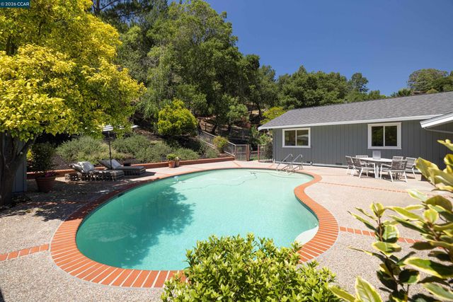 59 Lynwood Pl, Moraga, CA 94556