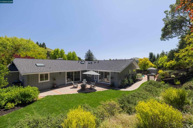 59 Lynwood Pl, Moraga, CA 94556