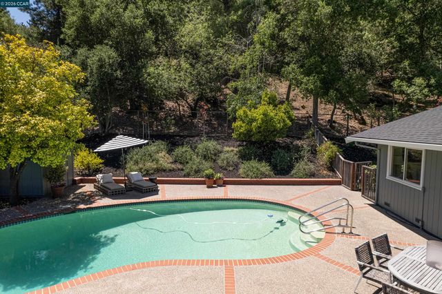 59 Lynwood Pl, Moraga, CA 94556