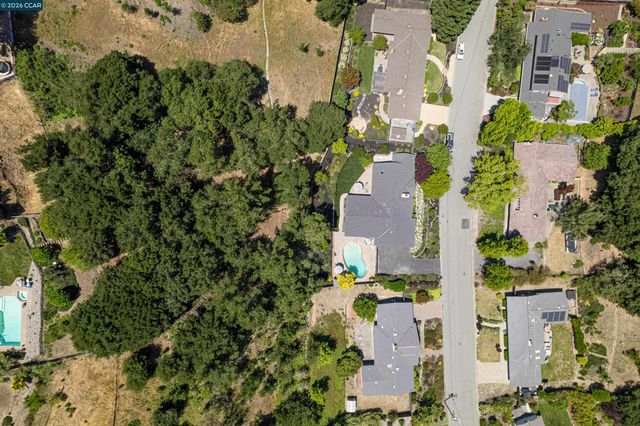 59 Lynwood Pl, Moraga, CA 94556