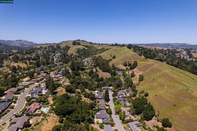 59 Lynwood Pl, Moraga, CA 94556