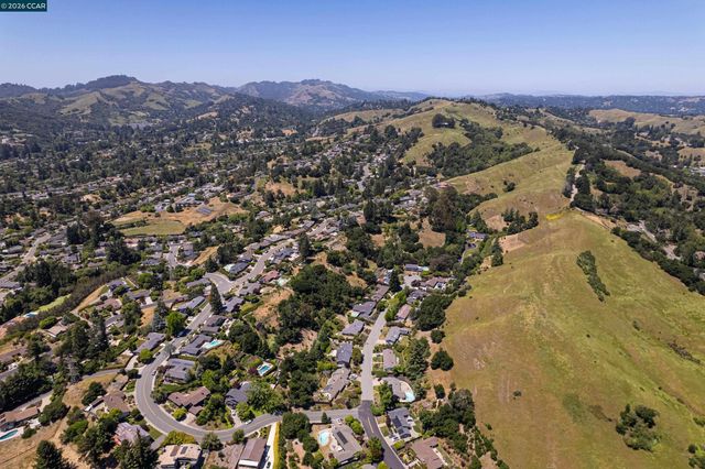 59 Lynwood Pl, Moraga, CA 94556