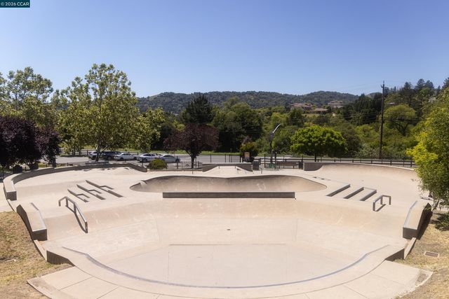 59 Lynwood Pl, Moraga, CA 94556