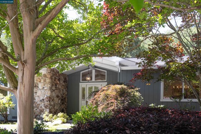 59 Lynwood Pl, Moraga, CA 94556