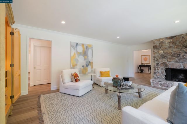 59 Lynwood Pl, Moraga, CA 94556