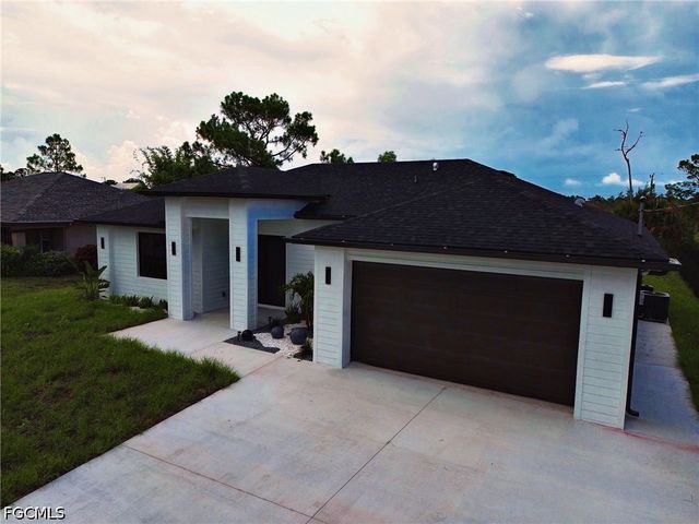 2806 21st ST W, Lehigh Acres, FL 33971