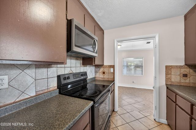 2839 LORAN Drive N, Jacksonville, FL 32216