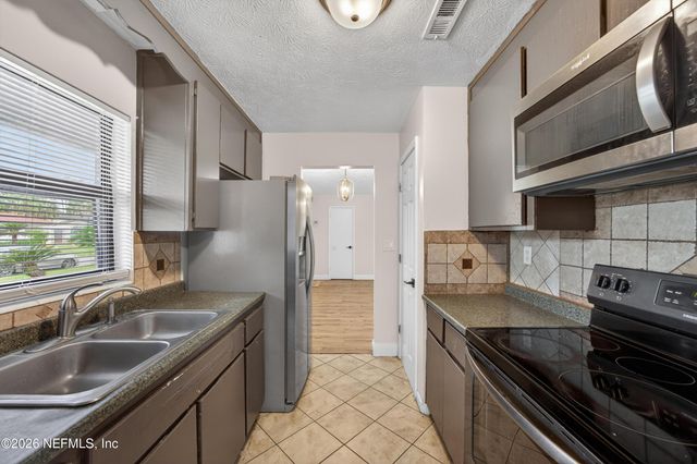 2839 LORAN Drive N, Jacksonville, FL 32216