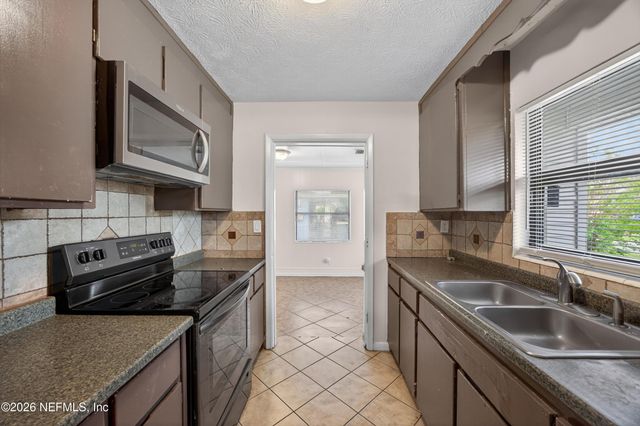 2839 LORAN Drive N, Jacksonville, FL 32216