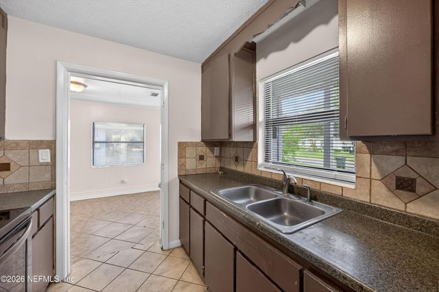 2839 LORAN Drive N, Jacksonville, FL 32216