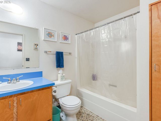 6103 Nw BERNIE Dr, Vancouver, WA 98663