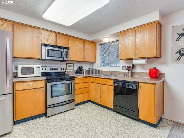 6103 Nw BERNIE Dr, Vancouver, WA 98663