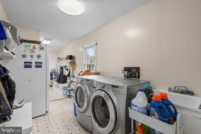 1910 SUNRISE DR, Potomac, MD 20854