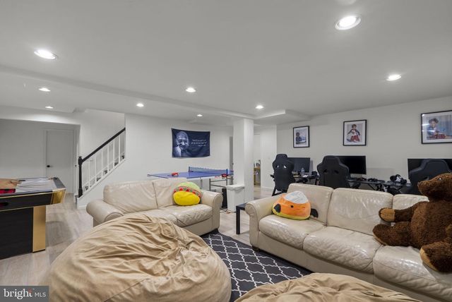 1910 SUNRISE DR, Potomac, MD 20854