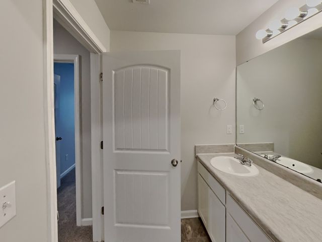 8012 Craighead Dr, Lebanon, TN 37087