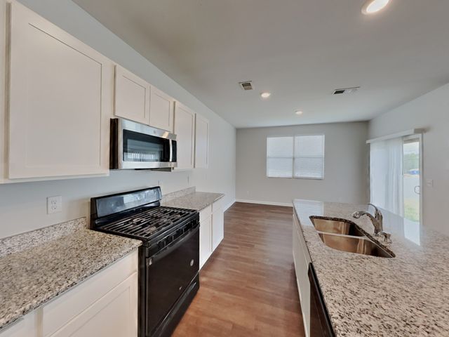 8012 Craighead Dr, Lebanon, TN 37087