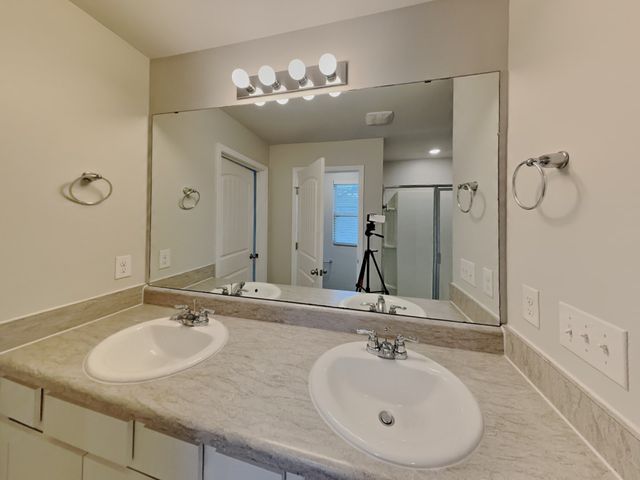 8012 Craighead Dr, Lebanon, TN 37087