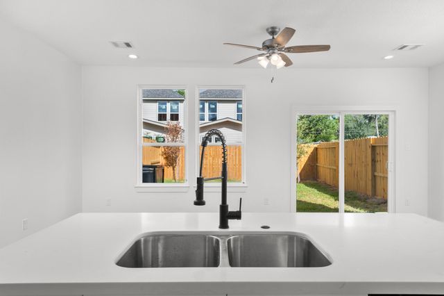 6824 Calhoun Road, Houston, TX 77021