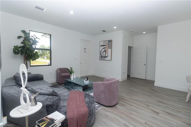 9027 E CASTLE CIR, Labelle, FL 33935