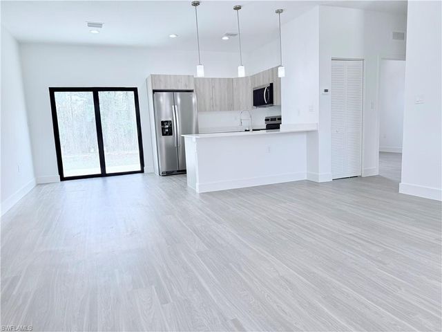 9027 E CASTLE CIR, Labelle, FL 33935