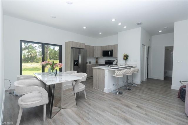 9027 E CASTLE CIR, Labelle, FL 33935