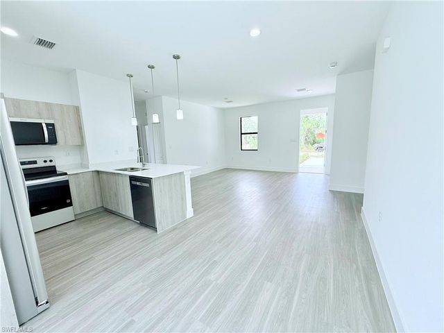 9027 E CASTLE CIR, Labelle, FL 33935