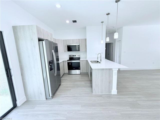 9027 E CASTLE CIR, Labelle, FL 33935