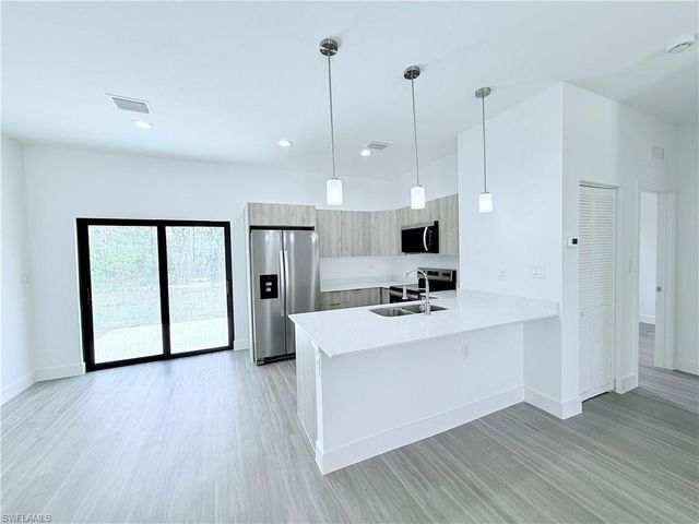 9027 E CASTLE CIR, Labelle, FL 33935