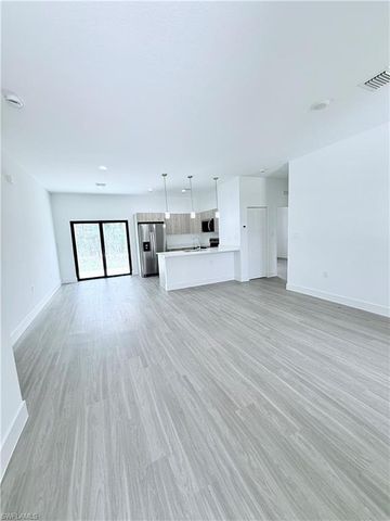 9027 E CASTLE CIR, Labelle, FL 33935