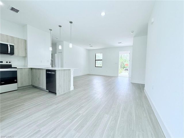 9027 E CASTLE CIR, Labelle, FL 33935