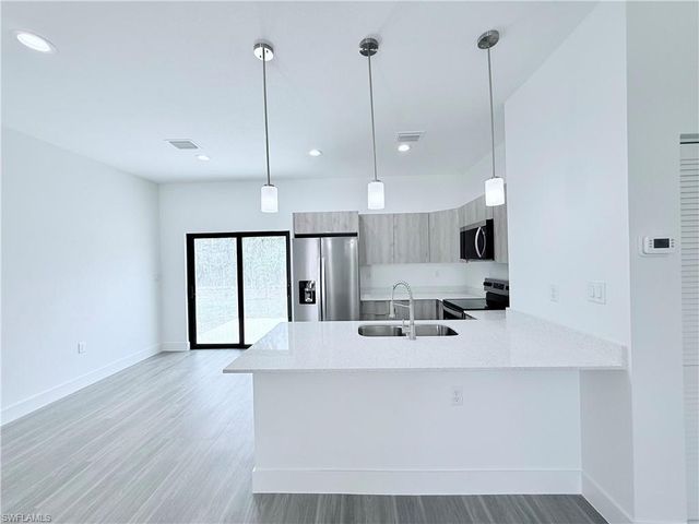 9027 E CASTLE CIR, Labelle, FL 33935