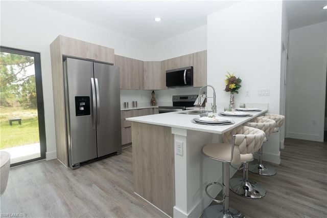 9027 E CASTLE CIR, Labelle, FL 33935