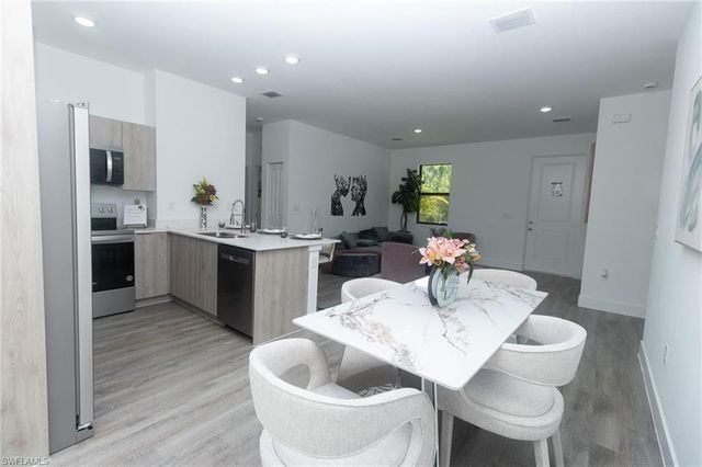 9027 E CASTLE CIR, Labelle, FL 33935