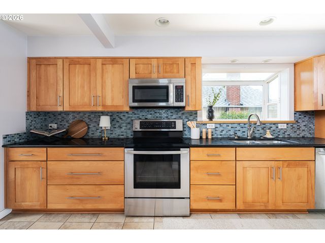 6933 N CONCORD Ave, Portland, OR 97217