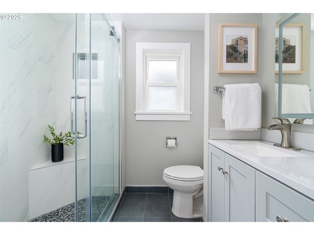 6933 N CONCORD Ave, Portland, OR 97217